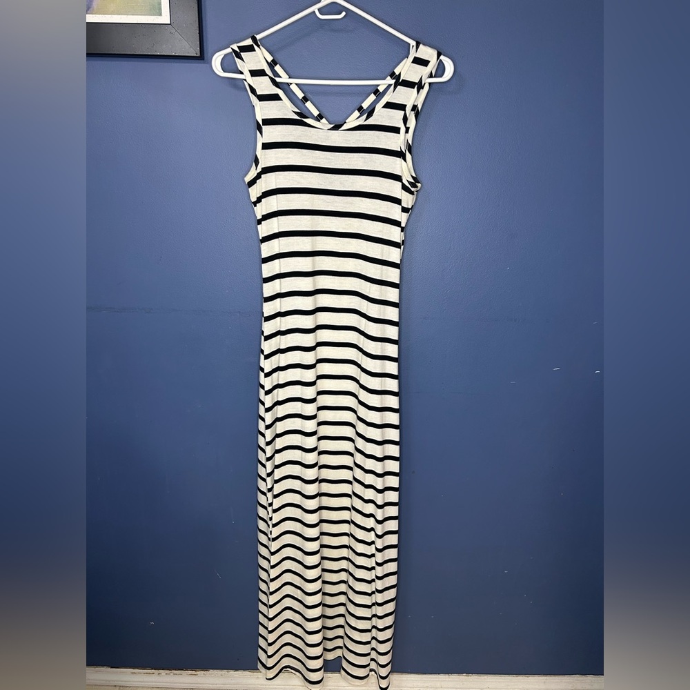 Chic Striped Maxi Dress in Black and White